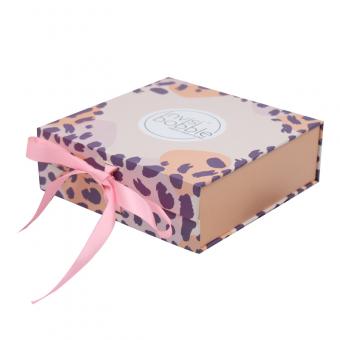 Magnetic Packaging Box With Ribbon